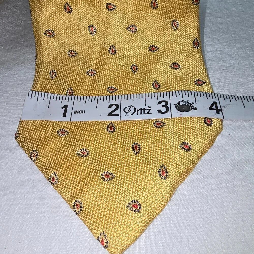 TOMMY HILFIGER YELLOW TIE WITH RED TEARDROP DESIGN IMPORTED SILK FABRIC MENS
